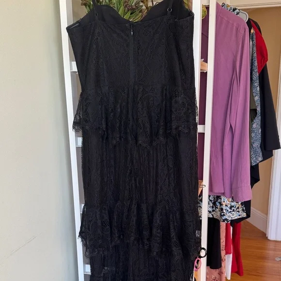 Elegant Black Lace Dress - Picture 10 of 10